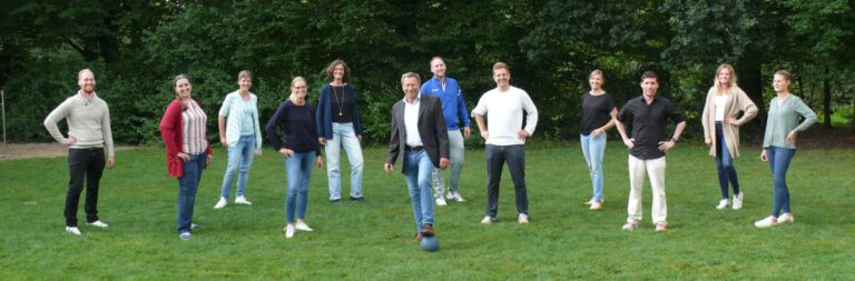 11 neue Lehrkräfte in Pose