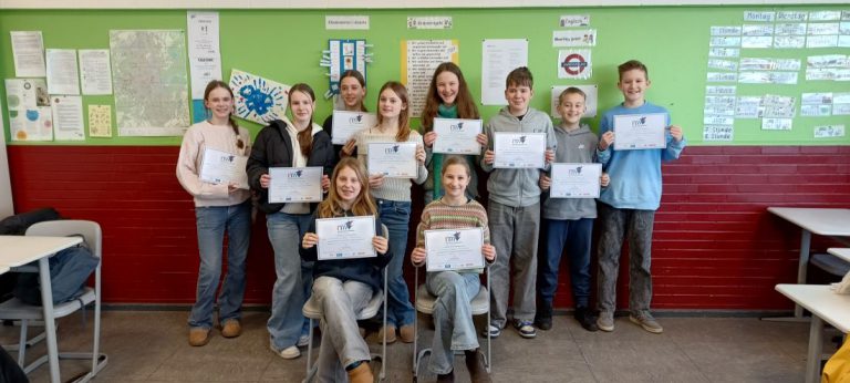 Französischkurs belegt 1. Platz beim Internet-Teamwettbewerb 2025