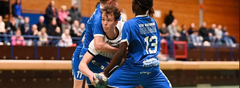 Handballer im Angriff