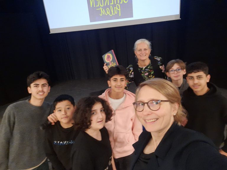 Mehr als Worte: Ein Blick hinter die Kulissen von „Der Scherbenpalast“