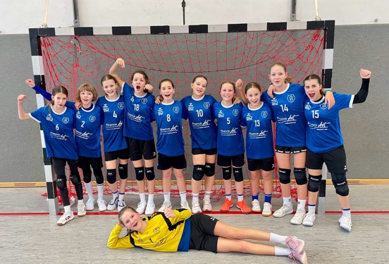 jubelden Handballerinnen im Tor