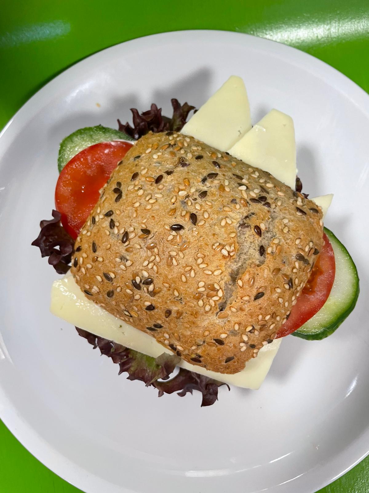 Mehrkornbrötchen mit Käse