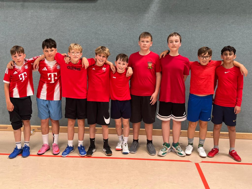 Gewinnerteam der 6c im Handball ganz in Rot