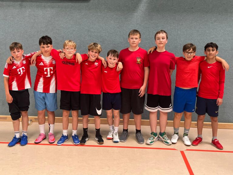 Gewinnerteam der 6c im Handball ganz in Rot