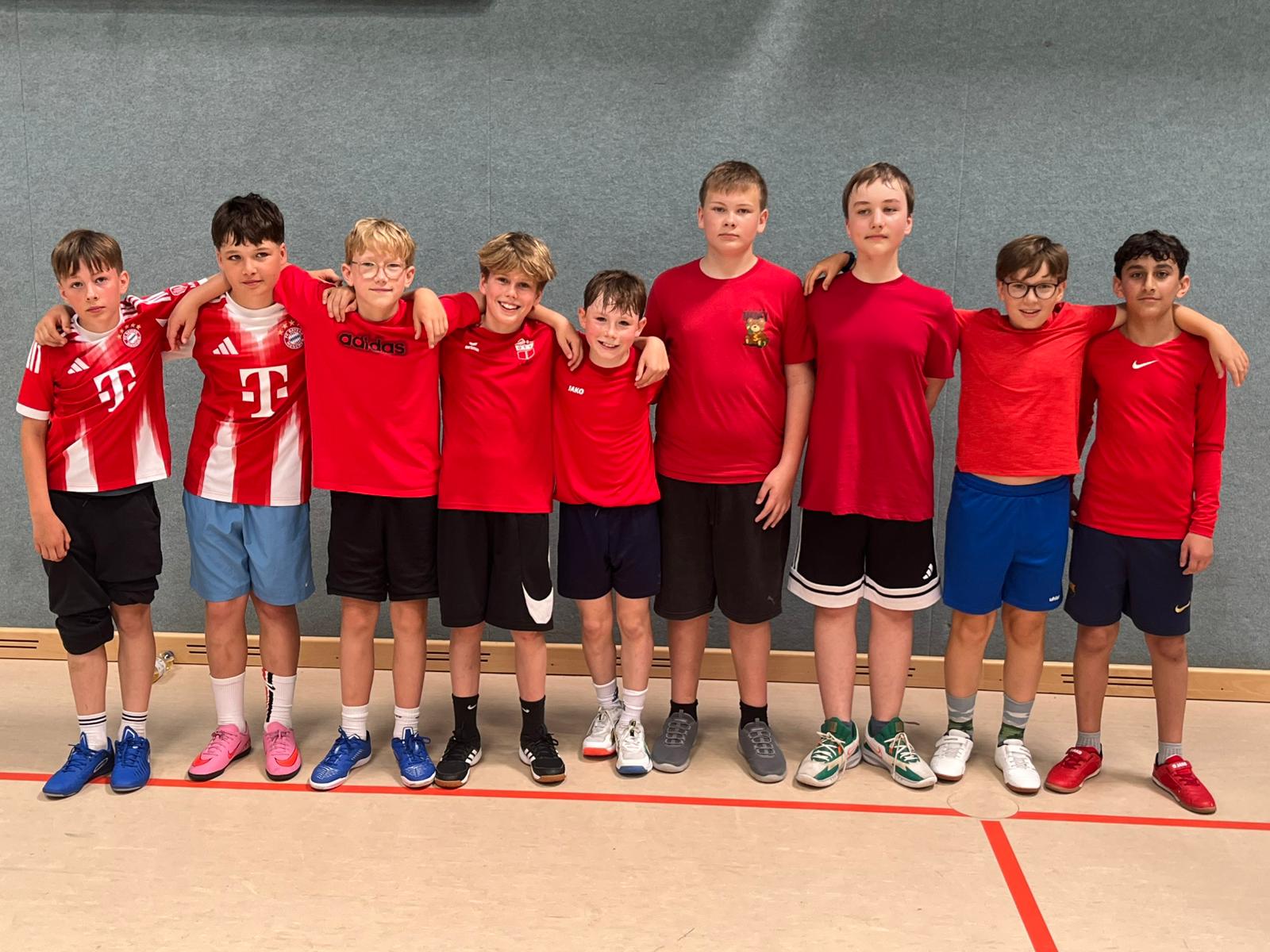 Gewinnerteam der 6c im Handball ganz in Rot